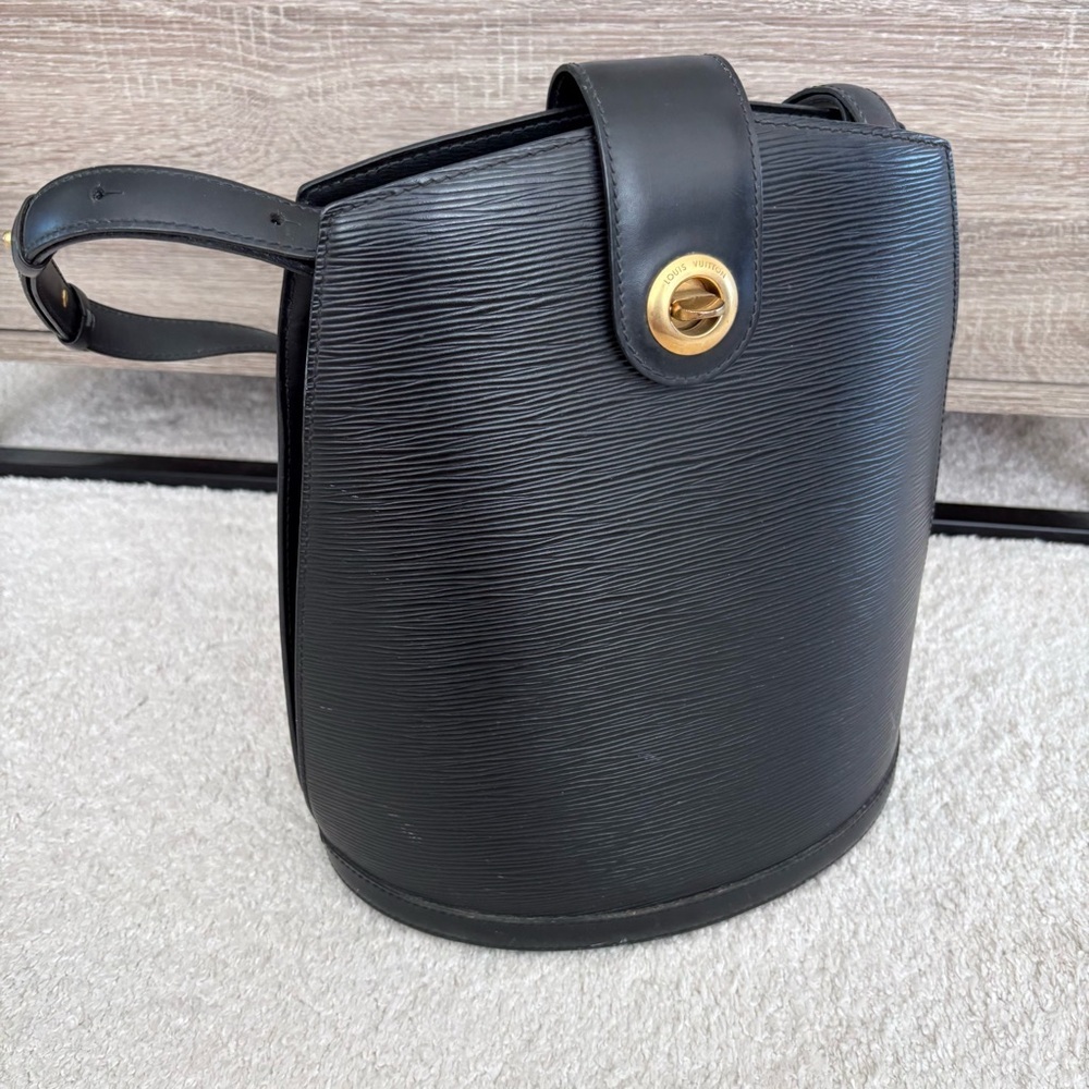 Louis Vuitton Epi Cluny Black Leather Bucket Bag
